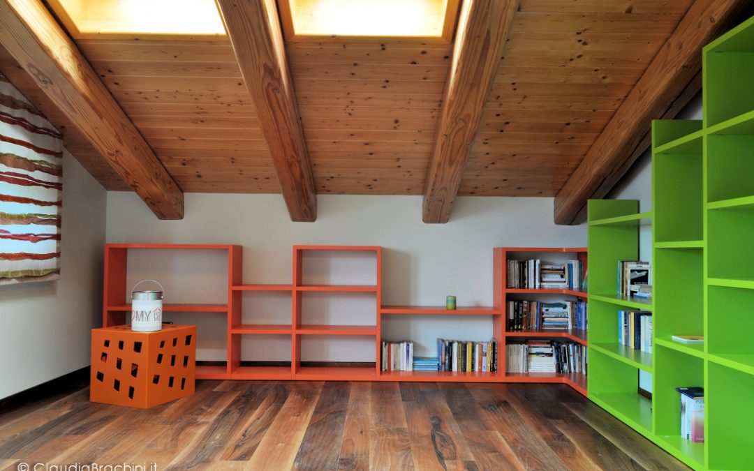 zona lettura libreria arancio e verde