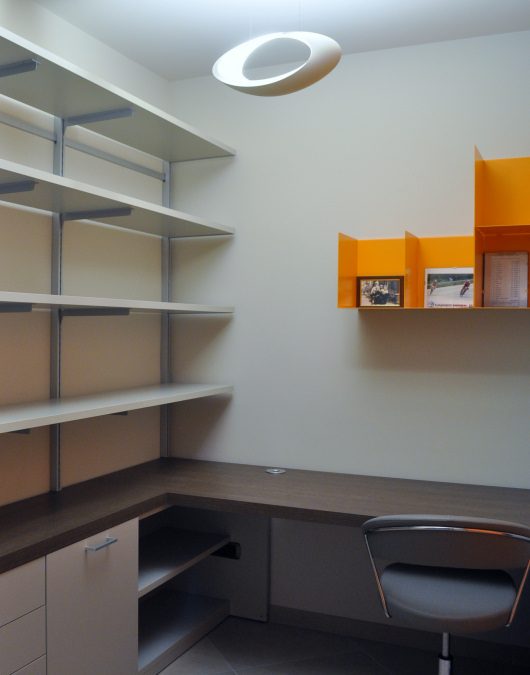studio con libreria a cremagliera