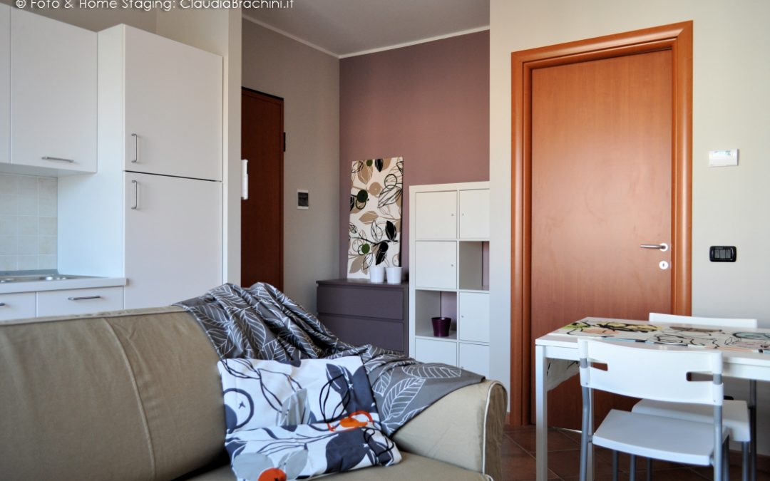 soggiorno arredato ikea per casa in affitto