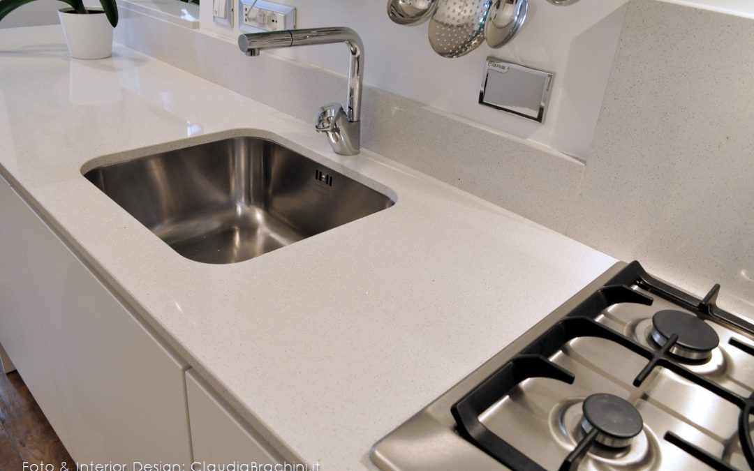 top cucina in agglomerato di quarzo con lavello sottotop
