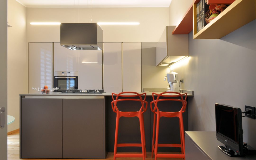 Cucina colonne incassate e penisola