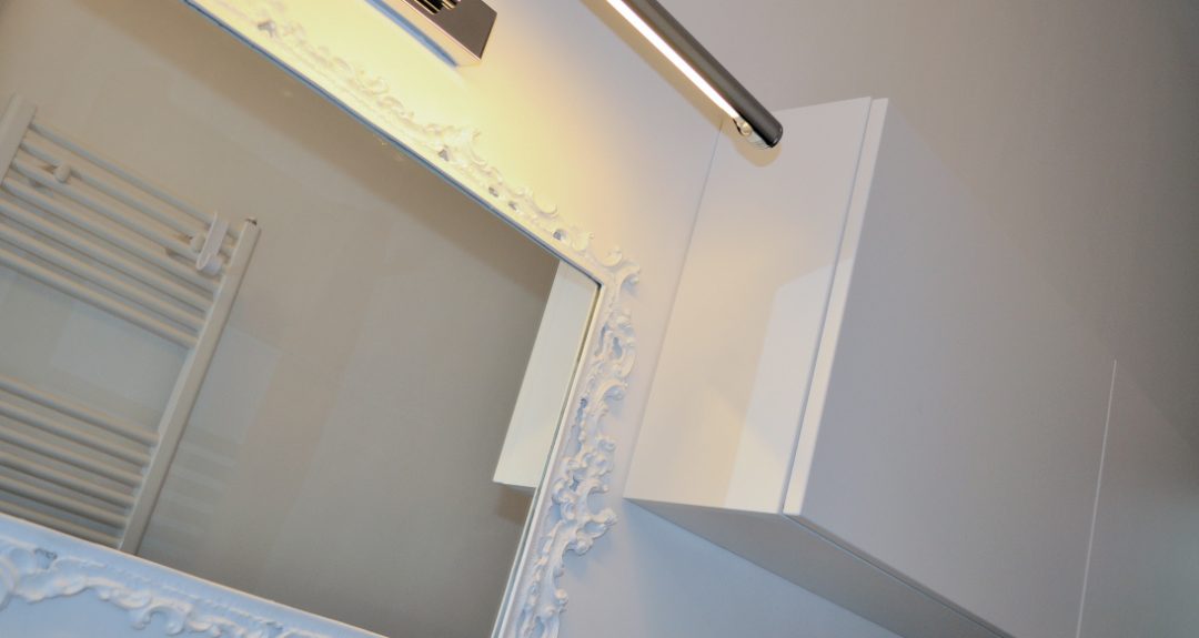 bagno total white con specchio barocco
