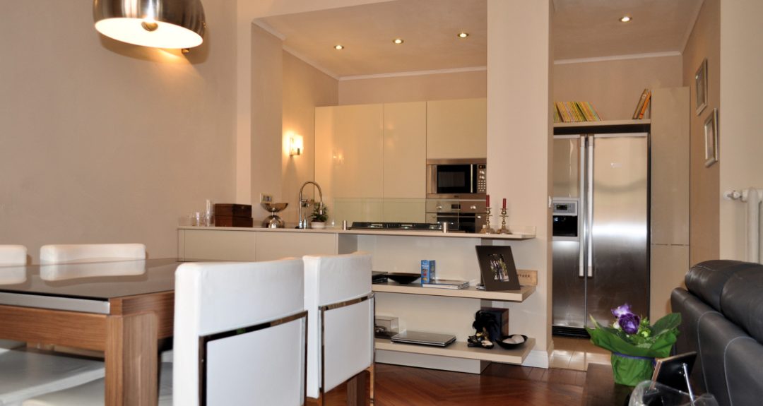 cucina tortora lucida con libreria