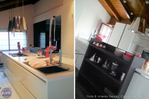 cucina bianca con isola e libreria