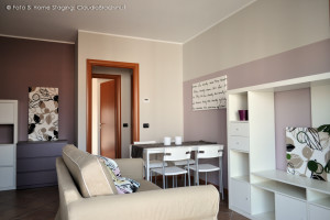 soggiorno living arredato ikea per casa in affitto