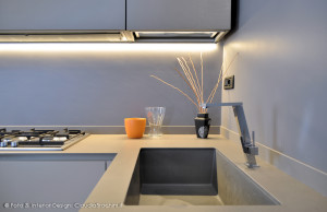 cucina tortora con top in gres lavello sottotop