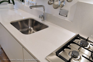 top cucina in agglomerato di quarzo con lavello sottotop